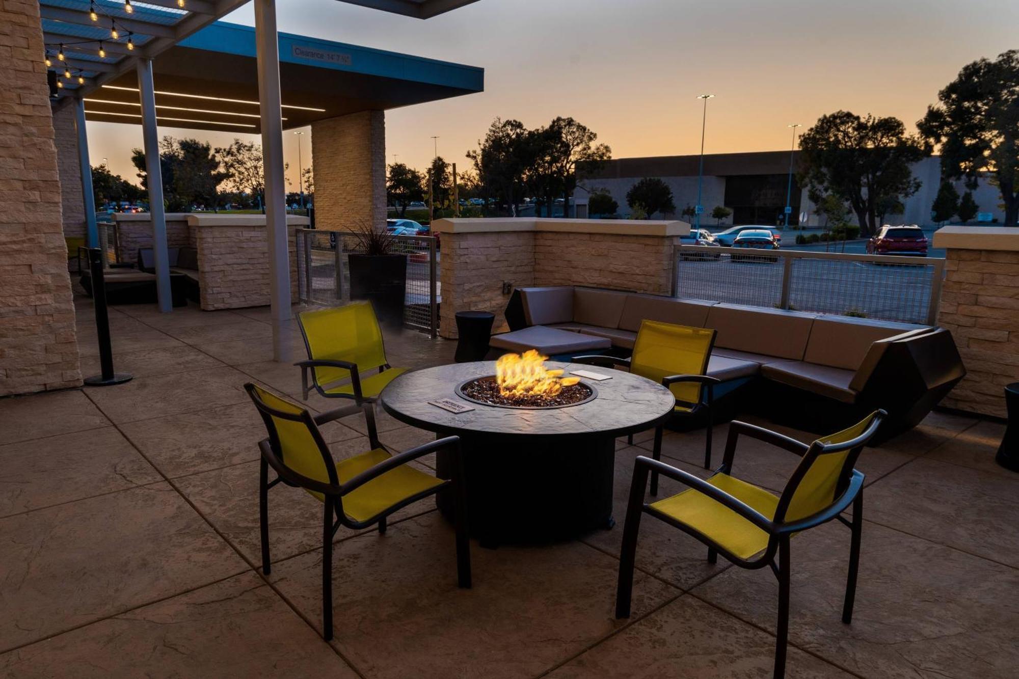 Springhill Suites By Marriott Newark Fremont Exterior photo